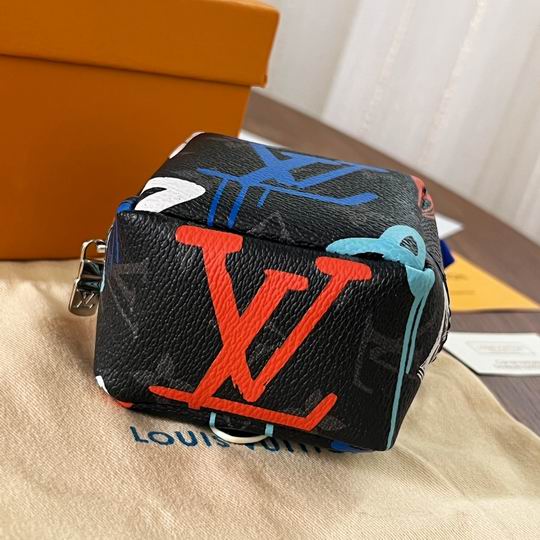 LV keyring 03lyh73 (26)