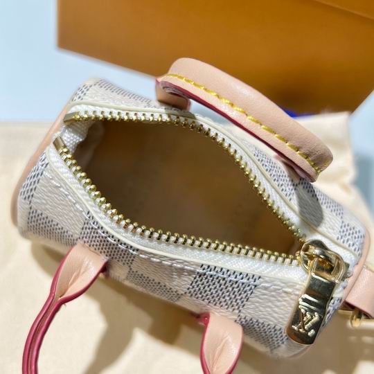 LV keyring 03lyh75 (9)