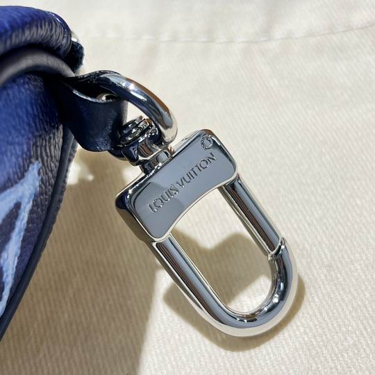 LV keyring 03lyh76 (18)