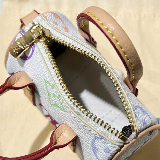 LV keyring 03lyh77 (9)