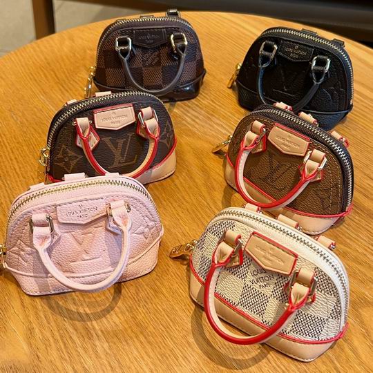 LV keyring 03lyh79 (1)