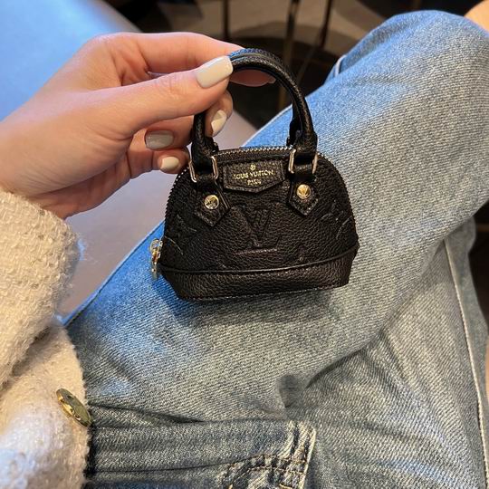 LV keyring 03lyh79 (5)