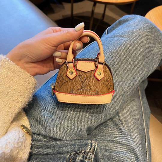 LV keyring 03lyh79 (7)