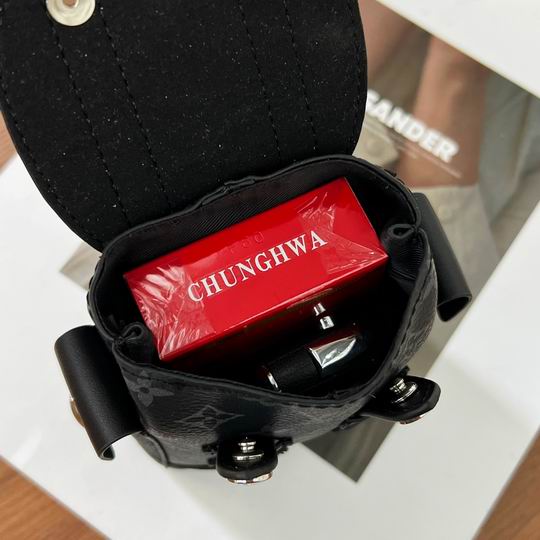 LV keyring 03lyh80 (9)