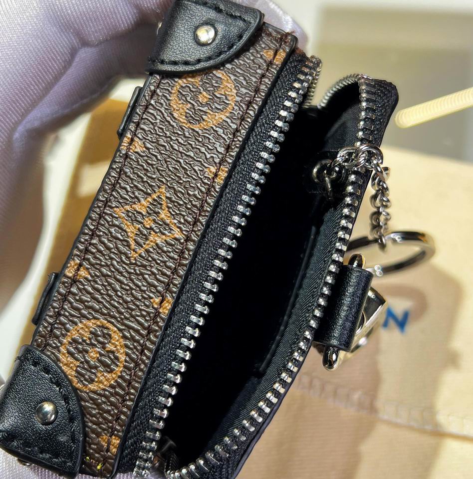LV keyring 03lyh83 (8)