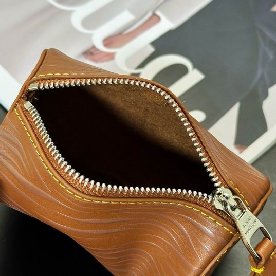 LV keyring 03lyh85 (6)