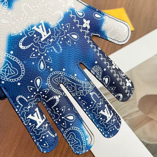 LV keyring 03lyh86 (6)