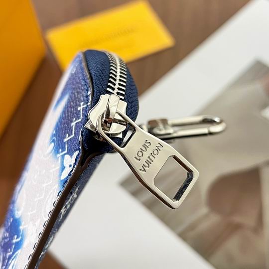 LV keyring 03lyh86 (8)