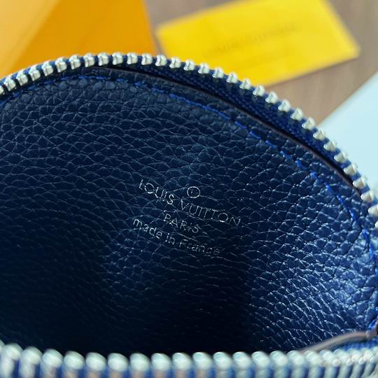 LV keyring 03lyh86 (9)