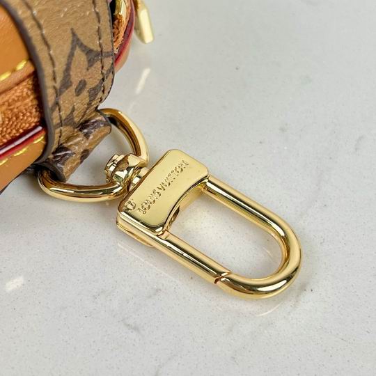 LV keyring 03lyh87 (7)