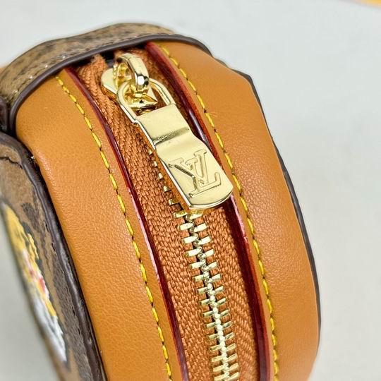 LV keyring 03lyh87 (8)