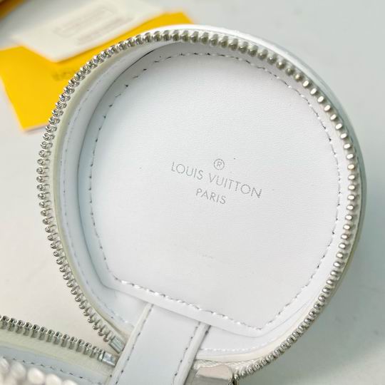 LV keyring 03lyh88 (5)