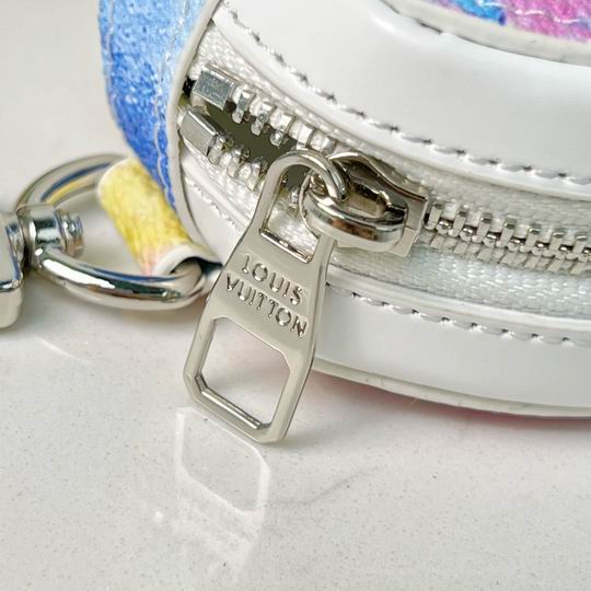 LV keyring 03lyh88 (8)