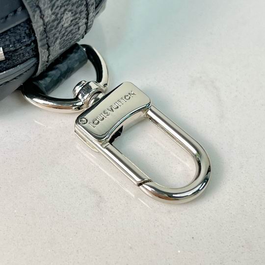 LV keyring 03lyh89 (7)