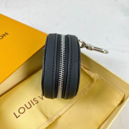 LV keyring 03lyh89 (9)
