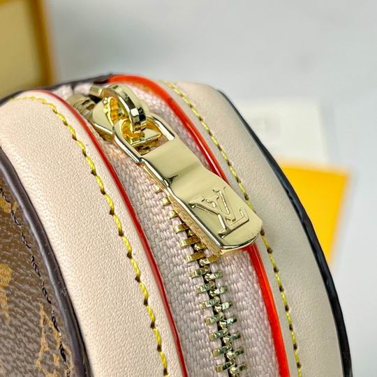 LV keyring 03lyh90 (8)