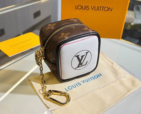 LV keyring 03lyh92  (6)