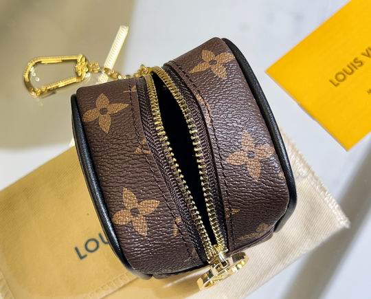 LV keyring 03lyh93 (6)