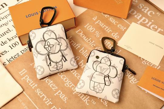 LV keyring 03lyh94 (1)