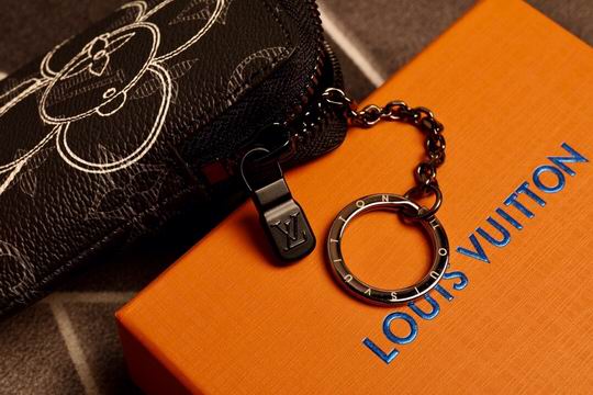 LV keyring 03lyh94 (13)