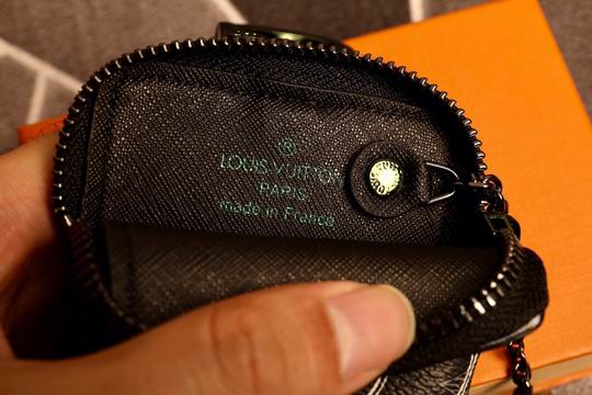 LV keyring 03lyh94 (16)