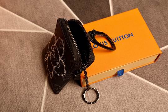 LV keyring 03lyh94 (17)