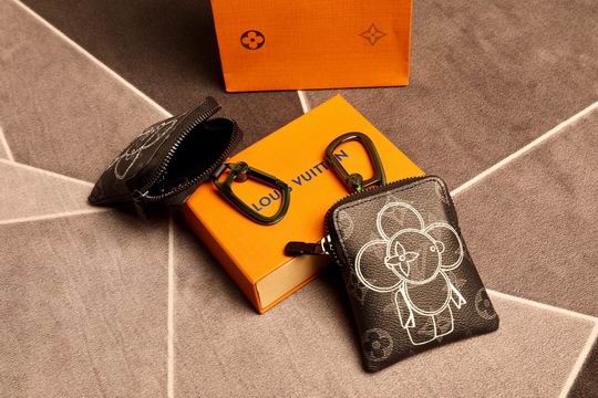 LV keyring 03lyh94 (18)