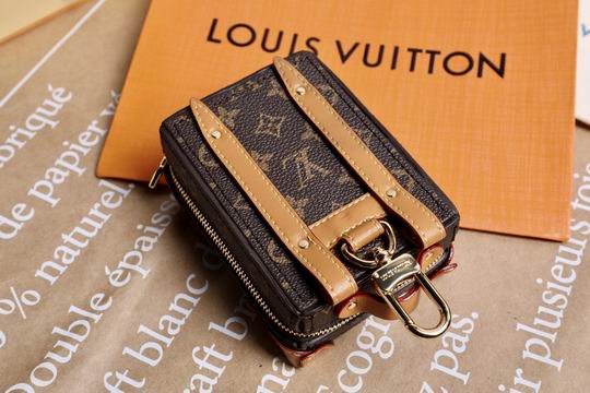 LV keyring 03lyh95 (12)