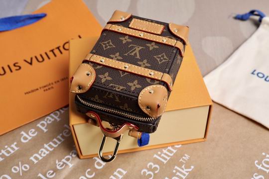 LV keyring 03lyh95 (13)