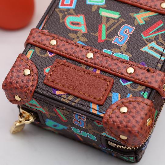 LV keyring 03lyh95 (4)