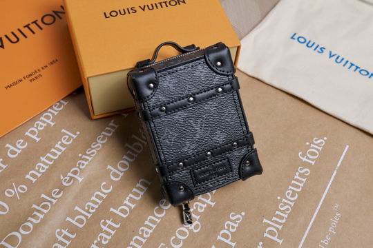 LV keyring 03lyh95 (6)