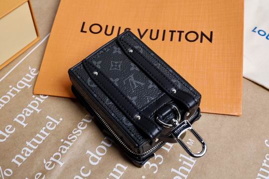 LV keyring 03lyh95 (7)