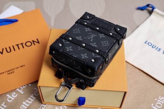 LV keyring 03lyh95 (8)