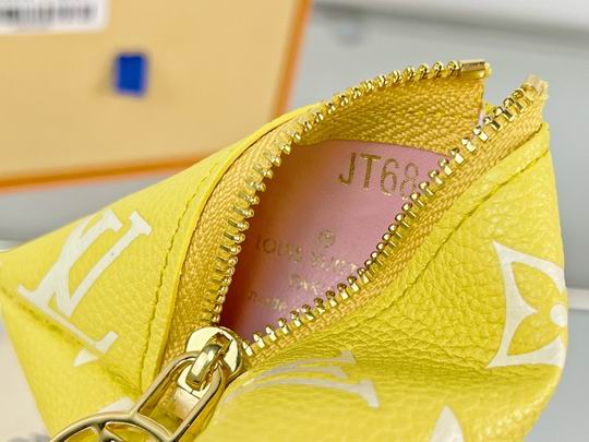 LV keyring 03lyh96 (16)