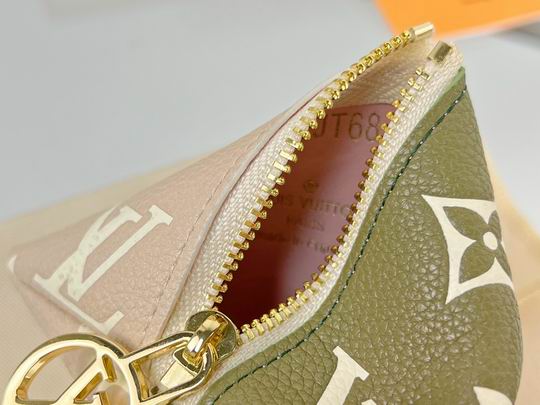 LV keyring 03lyh96 (26)