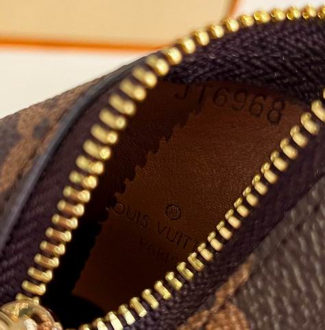 LV keyring 03lyh97 (8)