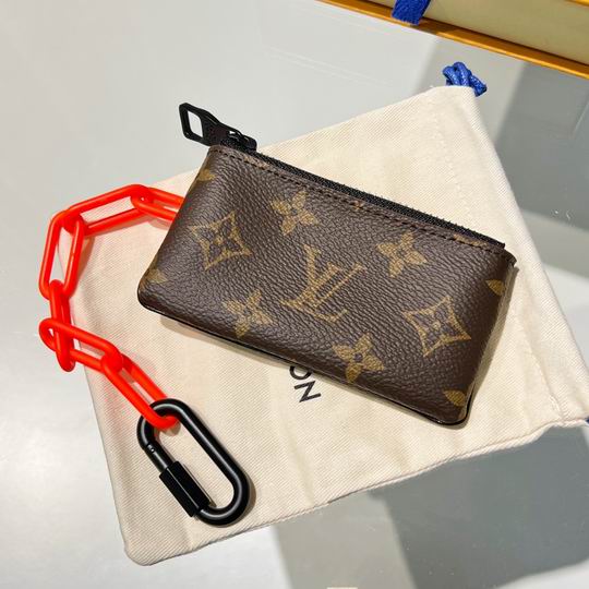 LV keyring 03lyh98 (8)