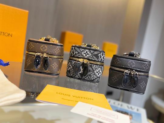 LV keyring 03lyh99 (2)