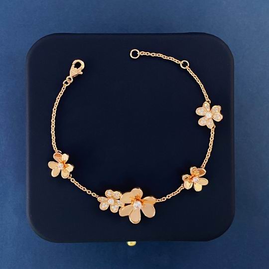 Van Cleef & Arpels bracelet 04lyh23 (2)