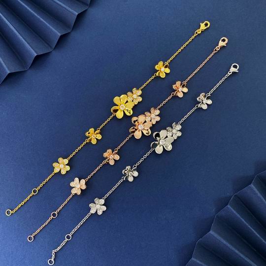 Van Cleef & Arpels bracelet 04lyh23 (9)