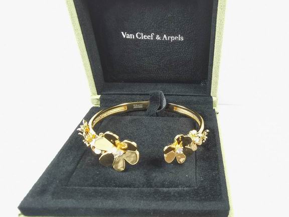Van Cleef & Arpels bracelet 04lyh29 (1)