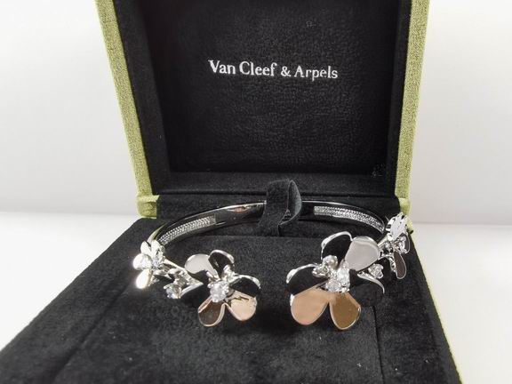 Van Cleef & Arpels bracelet 04lyh29 (2)