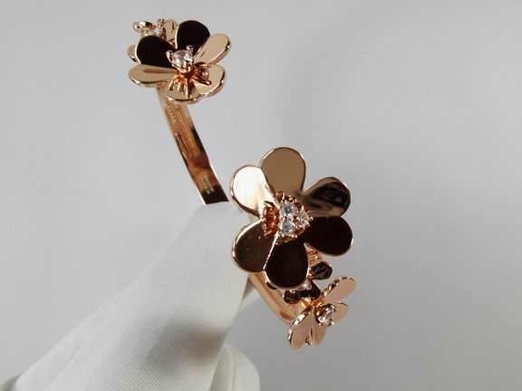 Van Cleef & Arpels bracelet 04lyh29 (4)