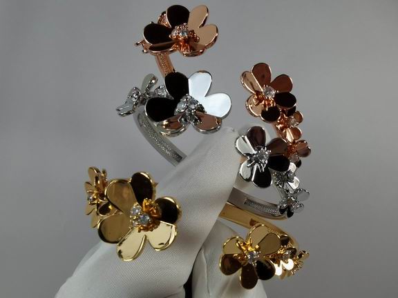 Van Cleef & Arpels bracelet 04lyh29 (9)