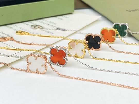 Van Cleef & Arpels bracelet 05lyh33 (2)