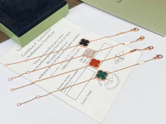 Van Cleef & Arpels bracelet 05lyh33 (5)