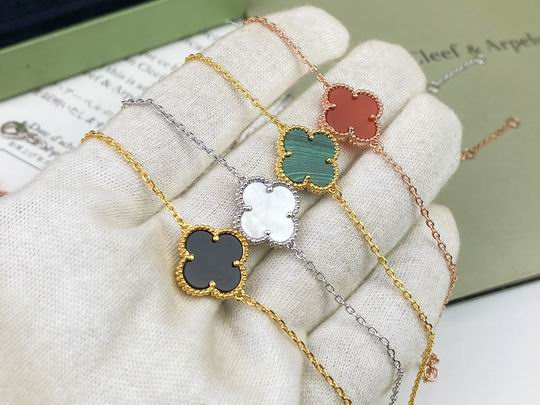 Van Cleef & Arpels bracelet 05lyh33 (6)