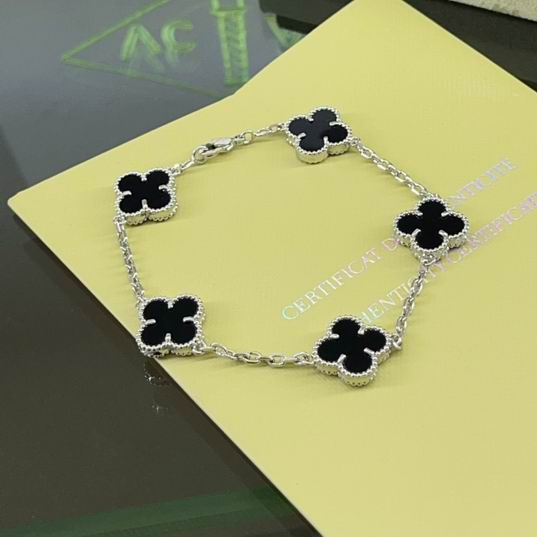 Van Cleef & Arpels bracelet 07lyh35  (21)