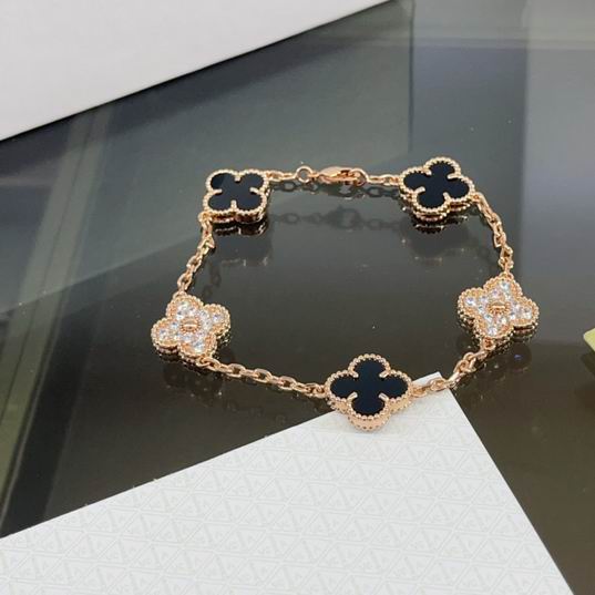 Van Cleef & Arpels bracelet 07lyh35  (27)