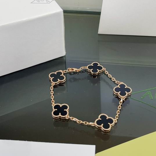 Van Cleef & Arpels bracelet 07lyh35  (7)